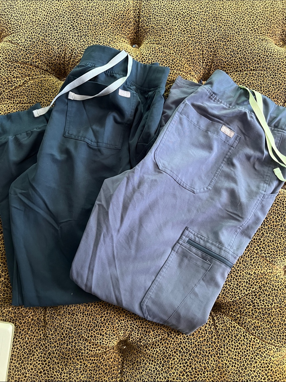 Figs Women's Drawstring Joggers in Navy & Slate size Large